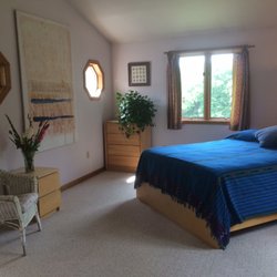 BigSkyHilltop B&B - 1st room:private suite/bathroom/full breakfast $98/night;
2nd room queen + single bed/full breakfast $88/night