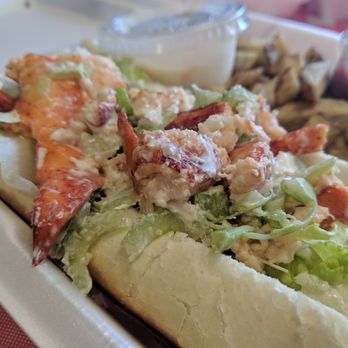 Mainely Seafood & Deli - Cold lobster roll - Seafood Near Me - Putnam, Connecticut