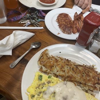 D'Anna's Kitchen - Country omelette, hash browns, southwest chicken burrito, corned beef hash, bacon - Desserts Near Me - Midland, North Carolina D'Anna's Kitchen - Country omelette, hash browns, southwest chicken burrito, corned beef hash, bacon - Desserts Near Me - Midland, North Carolina