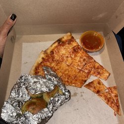 Stagioni - Cheese slice and garlic knots with red sauce