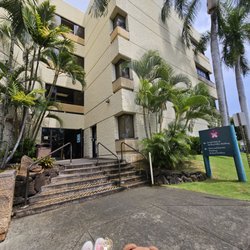 Cheng Shiuh-Feng Sherwin, MD - Entrance to the building from the parking lot