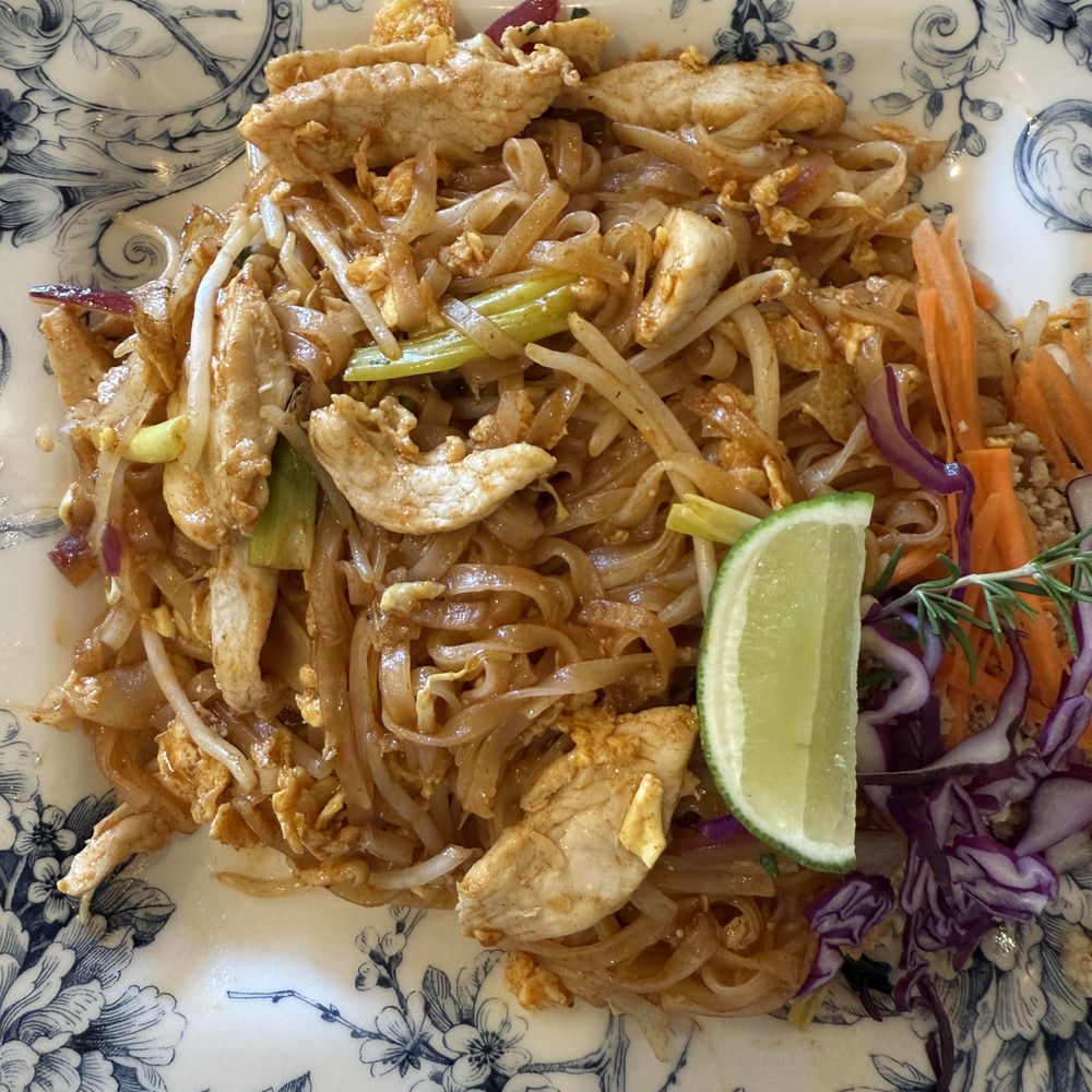 Skylar Bistro - Great Pad Thai - Breakfast & Brunch Near Me - Clayton, California