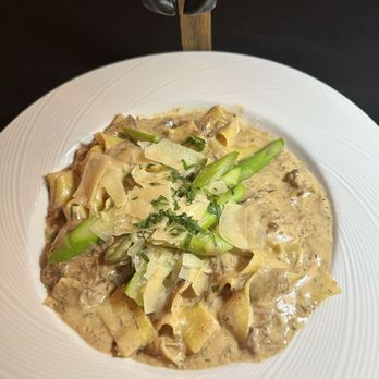 Deluxe Fun Dining - Short Rib Pasta - Bars Near Me - Charlotte, North Carolina