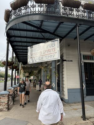 The Avenue Pub by null