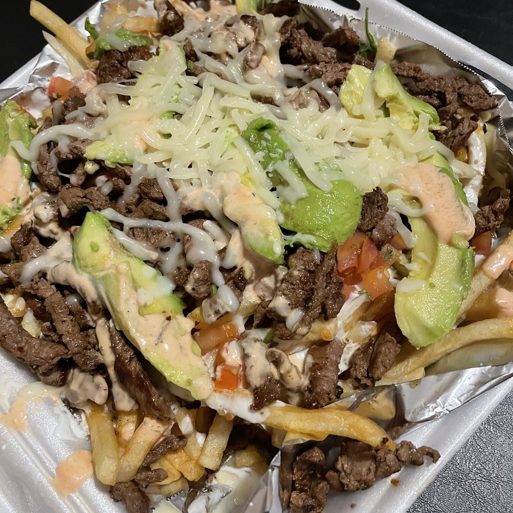 Mariscos Mi Gusto Es - carne asada fries - Mexican Near Me - San Diego, California