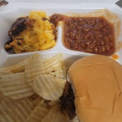 We Be Ribs - Mac n cheese baked beans chips