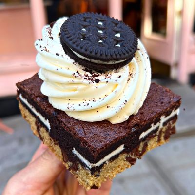 Posh Pop Bakeshop by null