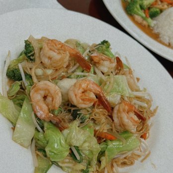 Pho Asian Cuisine - 64. Stir Fry Yellow Egg Noodle with Shrimp and Mixed Vegetables - Vietnamese Near Me - Manteca, California Pho Asian Cuisine - 64. Stir Fry Yellow Egg Noodle with Shrimp and Mixed Vegetables - Vietnamese Near Me - Manteca, California