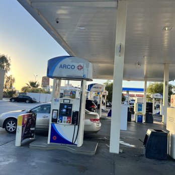 ampm - a car at a gas station - Convenience Stores Near Me - Buttonwillow, California