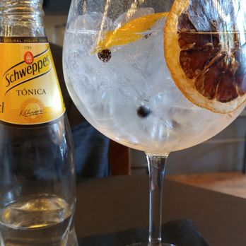 Honorato - Gin & tonic at Honorato - Burgers Near Me - Porto, 13