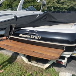 Skiers Marine - Unwrapping