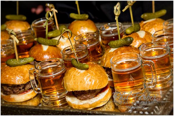 Entertaining Company by null