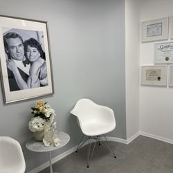 Kathy Cosmetic Dentistry - Waiting room