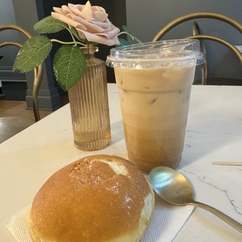 Café Crèmerie - Latte - Cafes Near Me - Chicago, Illinois