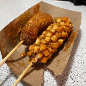 Chung Chun Rice Dog - broken plate, didn't give a container even tho it is -20 outside - Korean Near Me - Waterloo, Ontario