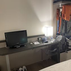 Hotel Internazionale - I didn't know televisions came this small. There is a big wall there, why not hang a bigger tv on it?