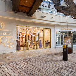 Malie Boutique storefront near the big banyan tree