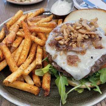 Mauka Market - Sports Bars Near Me - Honolulu, Hawaii