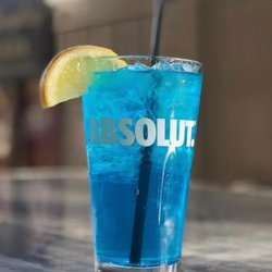 R Bar & Grill - Enjoy a refreshing cocktail on our patio.