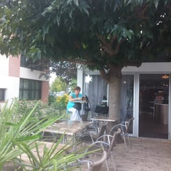 Café Négril - La Boutique - Une terrasse Un murier platane Un service bien sympa