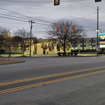 Zaxbys - Wide shot - Fast Food Near Me - Florence, South Carolina Zaxbys - Wide shot - Fast Food Near Me - Florence, South Carolina