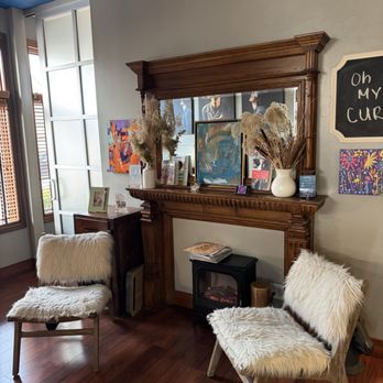 Ambushed Salon - Sitting area - Hair Salons Near Me - Gahanna, Ohio