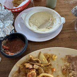 Manjares De Mexico - Queso chips salsa