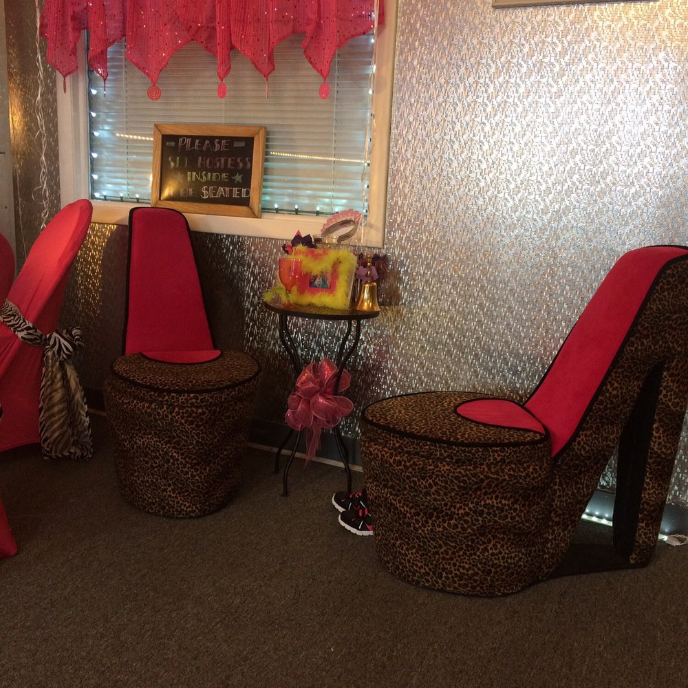 Twinkle Twinkle Little Spa - Lil lounge area - Day Spas Near Me - Parkville, Maryland Twinkle Twinkle Little Spa - Lil lounge area - Day Spas Near Me - Parkville, Maryland