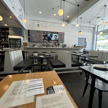 Fishwives - Inside - Seafood Near Me - Pasadena, California