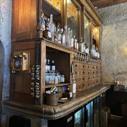 Melrose Umbrella - The bar
