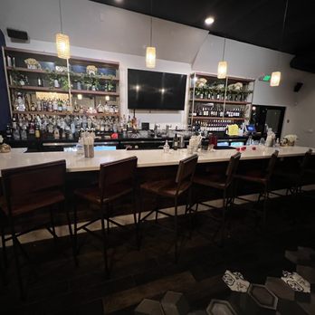 Kin Long Beach - Bar area - Thai Near Me - Long Beach, California