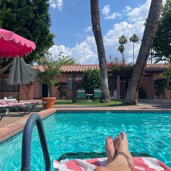 Les Cactus - Poolside with fresh towels, misters and mature landscape. - Hotels Near Me - Palm Springs, California Les Cactus - Poolside with fresh towels, misters and mature landscape. - Hotels Near Me - Palm Springs, California
