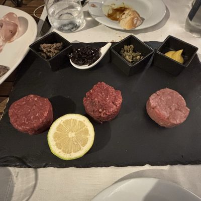 Sorelle Picchi by null