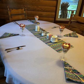 Tiffany's Bed and Breakfast - Breakfast table - Bed & Breakfast Near Me - Bismarck, Arkansas Tiffany's Bed and Breakfast - Breakfast table - Bed & Breakfast Near Me - Bismarck, Arkansas
