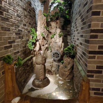 Izakaya Nana - Water fountain decoration - Izakaya Near Me - Queens, New York Izakaya Nana - Water fountain decoration - Izakaya Near Me - Queens, New York