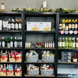 Chatfield Wine and Spirits - Holiday gift sets ready for you !