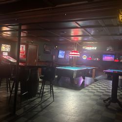 O'Riley's Uptown Tavern - Pool tables