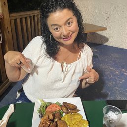 Me and Chicharrones de pollo and tostones en maduros.