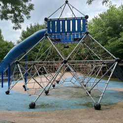 North Street Veterans Playground - 5-12 year old rope climbing structure