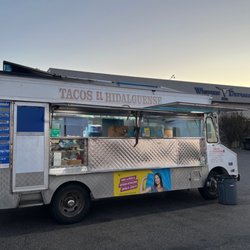 Tacos El Hidalguense - Moved locations. More parking.