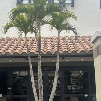 Stuart Fish Grill - Outside in a shopping center - Seafood Near Me - Stuart, Florida