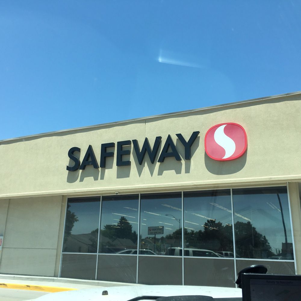 Safeway - a safeway sign on the side of a building - Grocery Near Me - Ogallala, Nebraska Safeway - a safeway sign on the side of a building - Grocery Near Me - Ogallala, Nebraska
