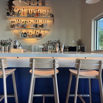 Camaraderie - Bar area - New American Near Me - Houston, Texas