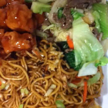 Mei Wei Chinese - noodles, meat and vegetables in a styrofoam container - Chinese Near Me - Westbank, British Columbia
