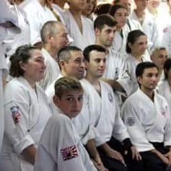 Kokoro Dojo - En Kokoro nos entrenamos en el sutil arte del Aikido con el keikogi siempre mojado y la sonrisa encendida.
