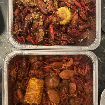 Crawfish & Beignets - Top: garlic butter (level: spicy) Bottom: Thai citrus (level: at your own risk) - Cajun/Creole Near Me - Houston, Texas Crawfish & Beignets - Top: garlic butter (level: spicy) Bottom: Thai citrus (level: at your own risk) - Cajun/Creole Near Me - Houston, Texas