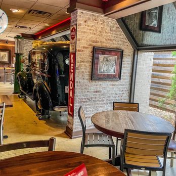 Naaman's BBQ - Dining Area with Vintage Delivery Truck - Barbeque Near Me - Texarkana, Texas