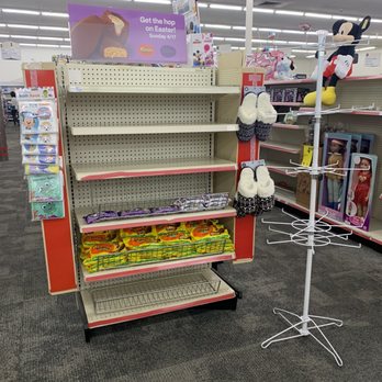 CVS Pharmacy - Empty - Drugstores Near Me - Tarzana, California