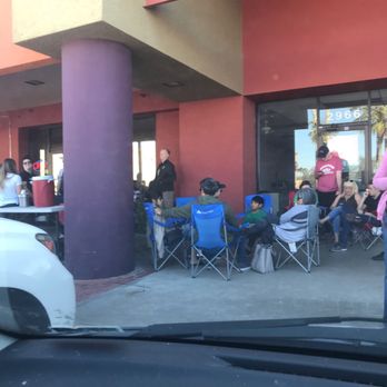 Baja Cafe on Campbell - Outside Baja cafe waiting in lawn chair experienced patrons water provided by Baja cafe - Breakfast & Brunch Near Me - Tucson, Arizona