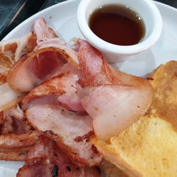 Slaps Carvery - French toast with bacon & maple syrup